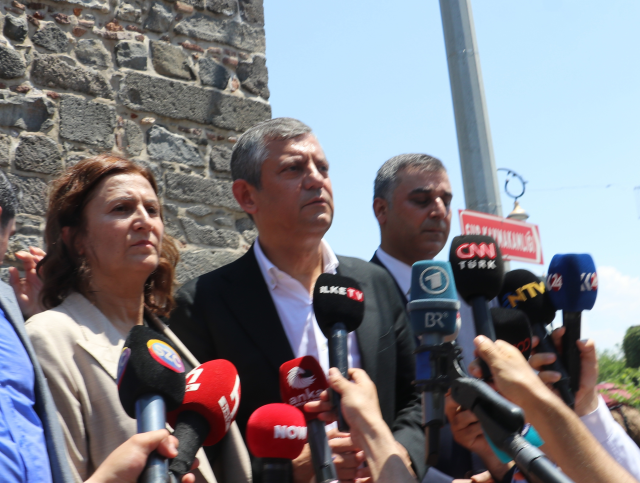 Özgür Özel Diyarbakır'da: Güne Selahattin Demirtaş'ın selamıyla başladık