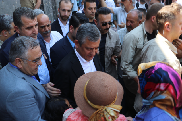 Özgür Özel Diyarbakır'da: Güne Selahattin Demirtaş'ın selamıyla başladık