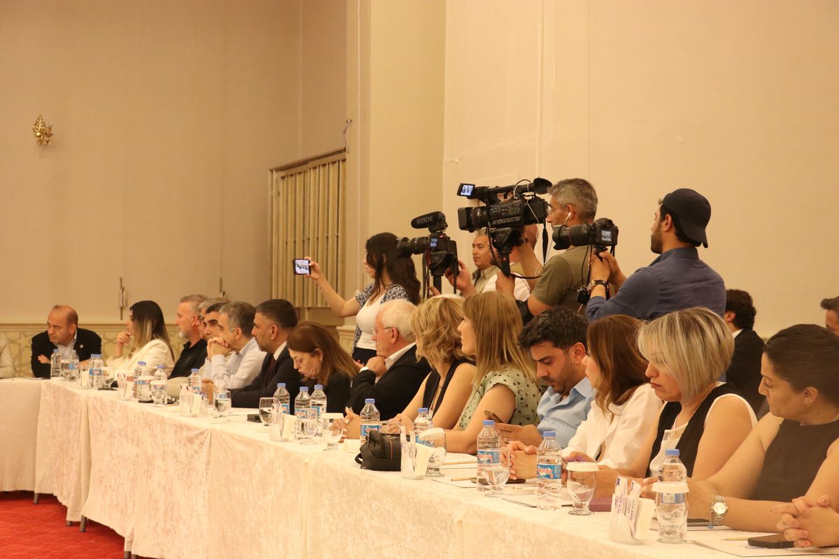 Özgür Özel\'den CHP Açıklaması
