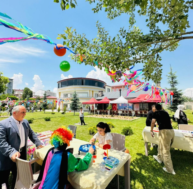 Patnos Kaymakamı Dertlioğlu çocukları evinde ağırladı