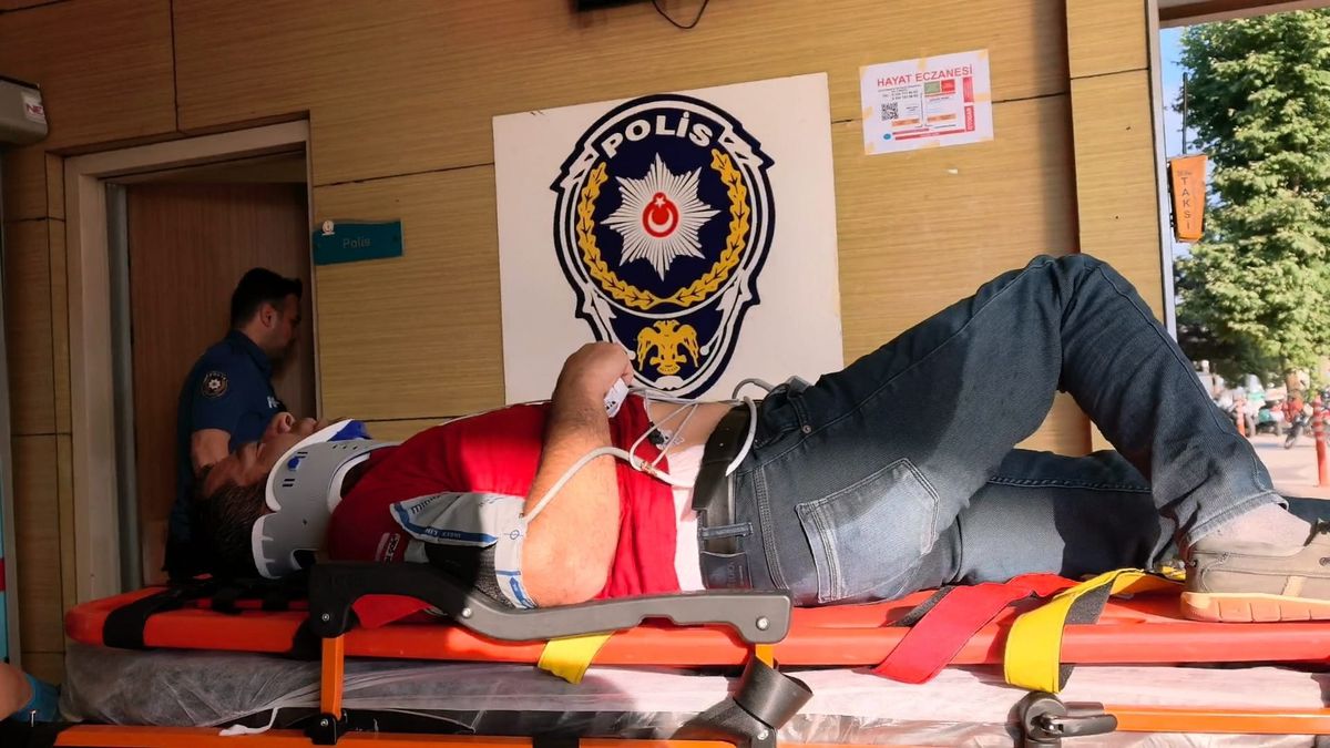 İnegöl\'de Motosiklet Kazası: Sürücü Ağır Yaralı