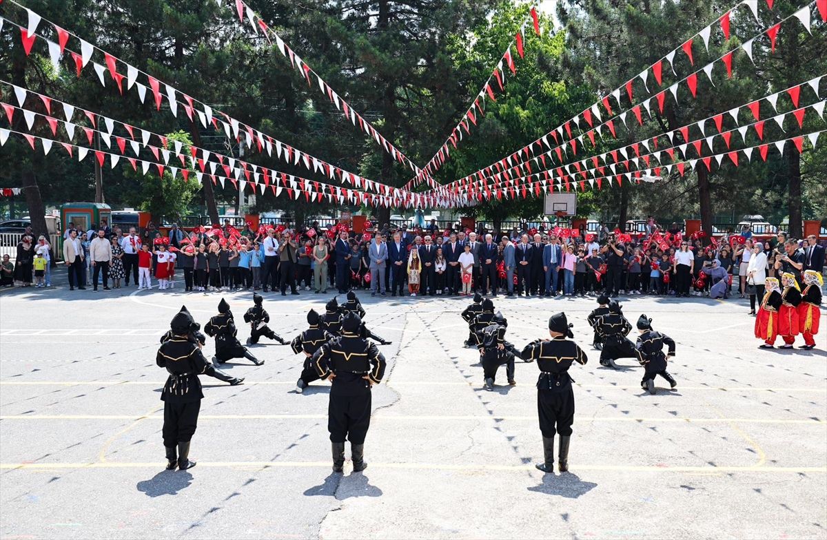 Sakarya\'da 202 bin 228 öğrenci karne aldı