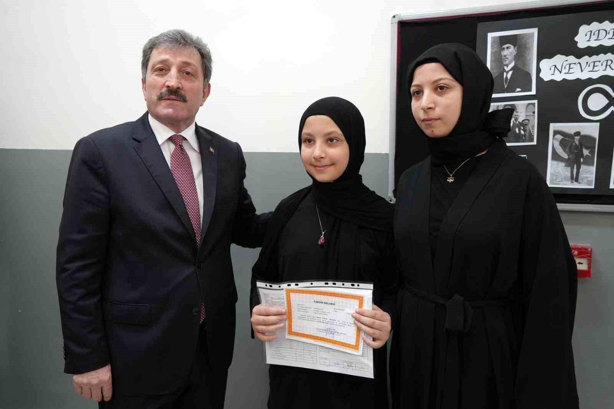 Samsun\'da 253 Bin Öğrenci Karnelerini Aldı