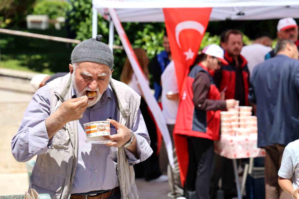 Sivas\'ta Aşure Dağıtıldı
