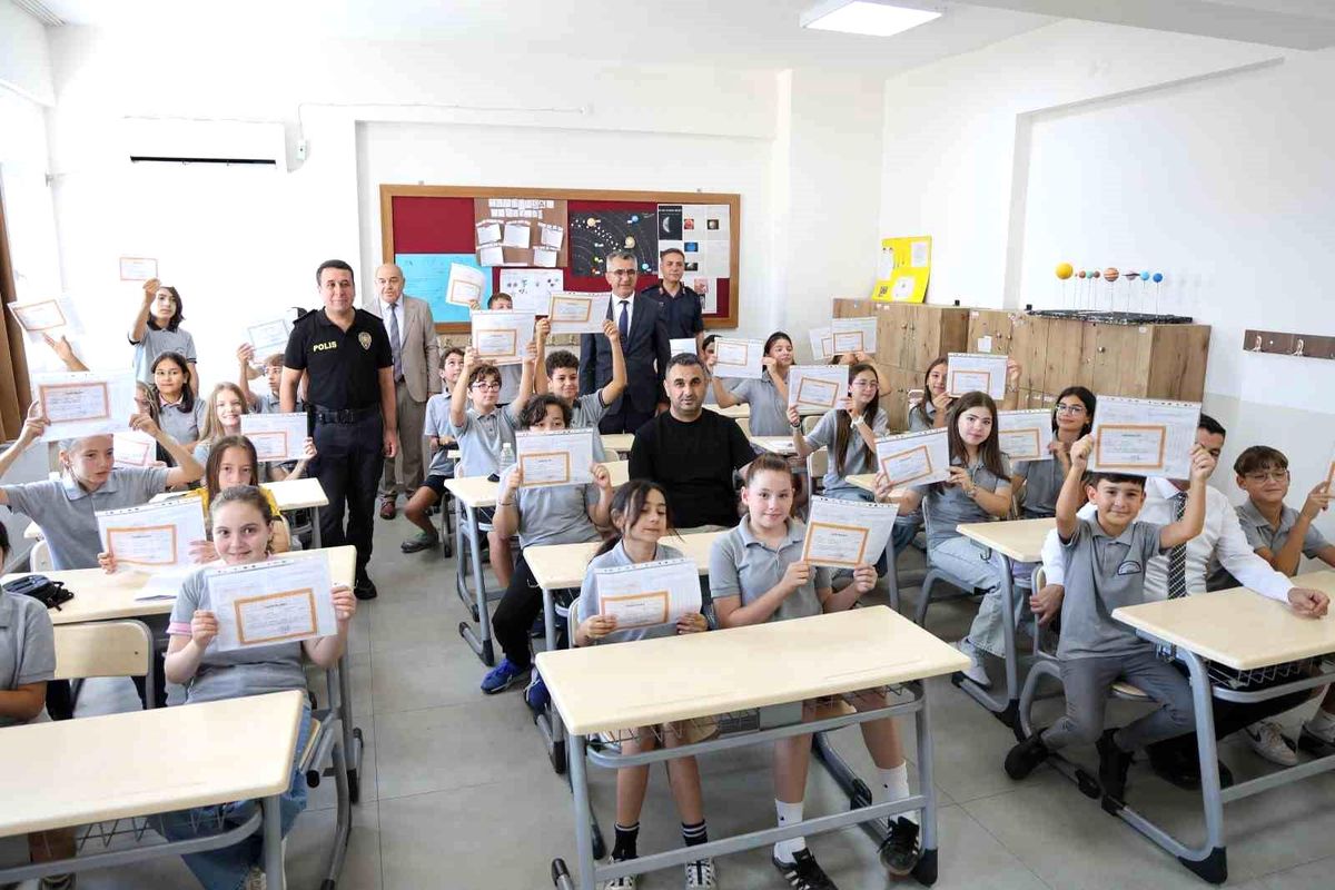 Söke\'de 21 bin 537 öğrenci karne sevinci yaşadı