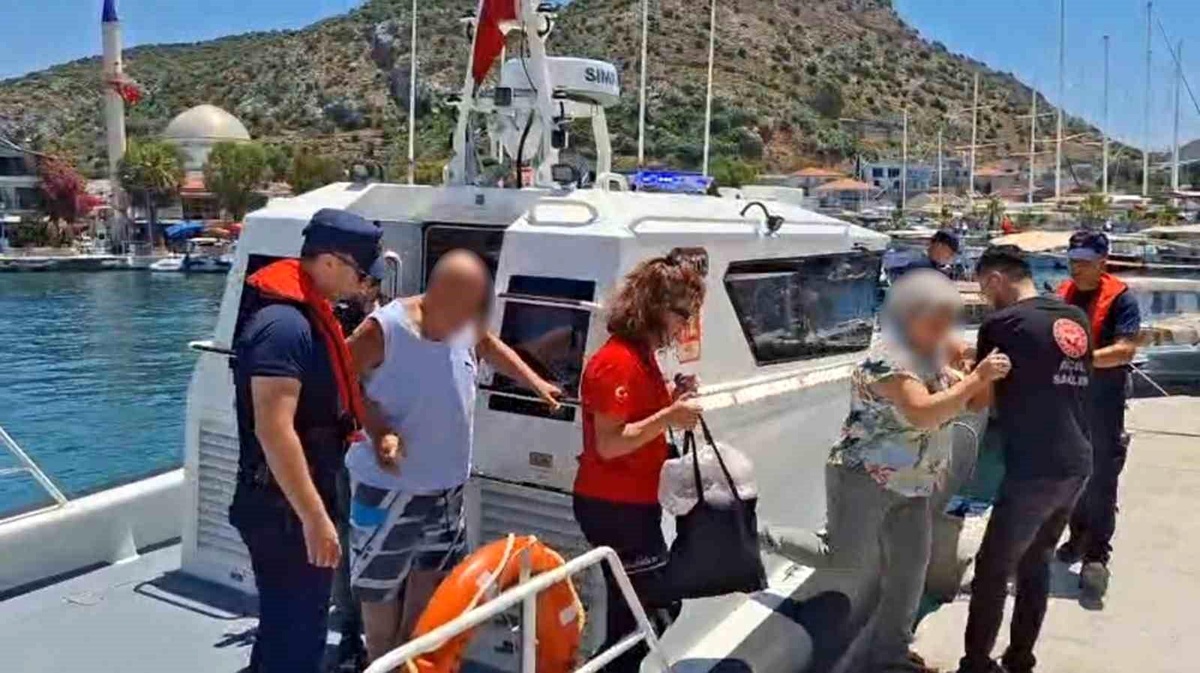 Marmaris\'te Tekne Yolcusuna Tıbbi Tahliye