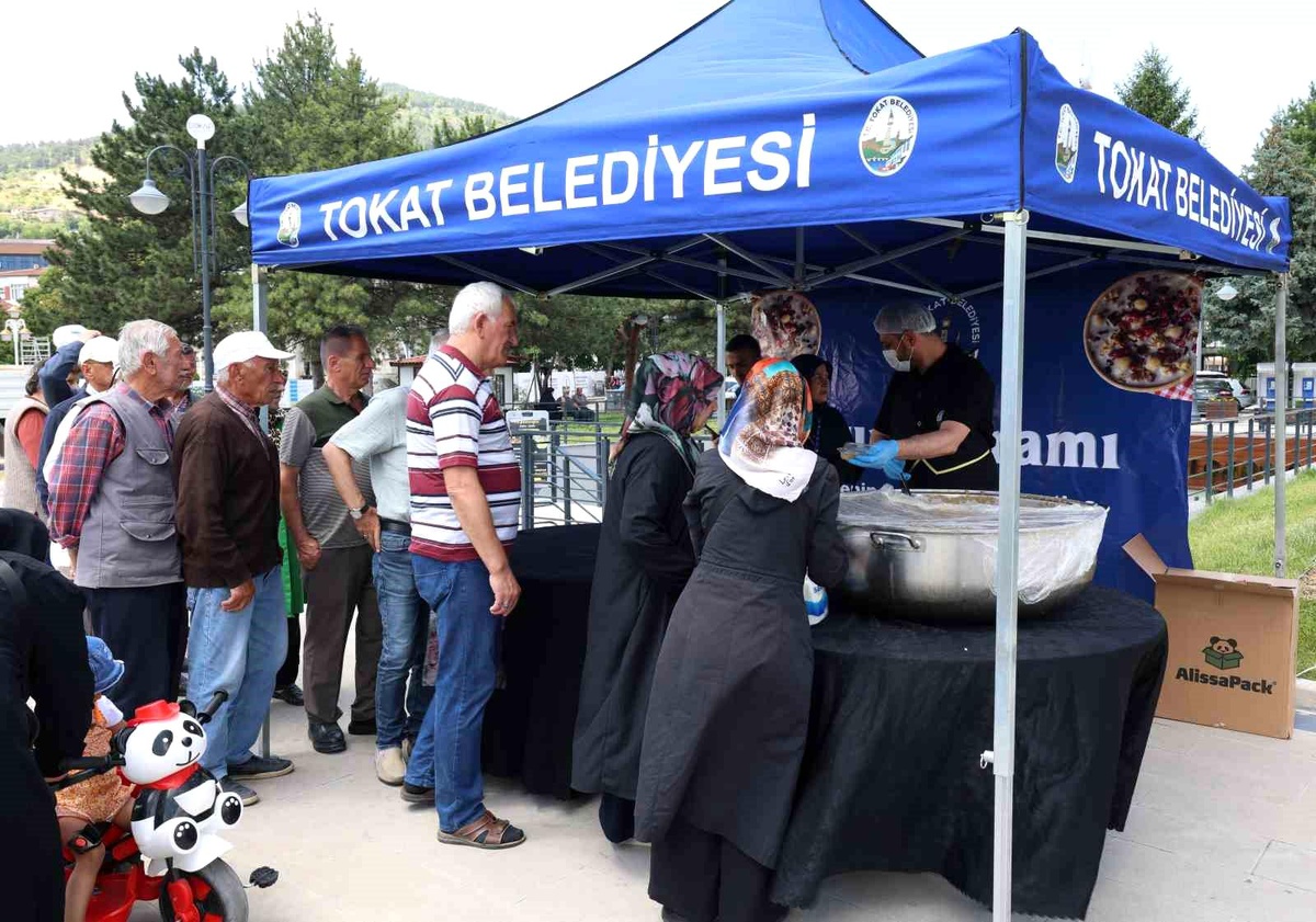 Tokat Belediyesi\'nden 12 bin kişiye aşure ikramı
