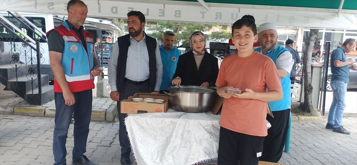 Yeşilyurt ve Başçiftlik\'te Aşure İkramı