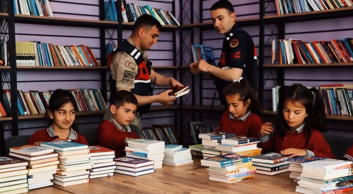 Munzur’dan Sayfalara Yolculuk: Köy Okullarına Kitap Desteği
