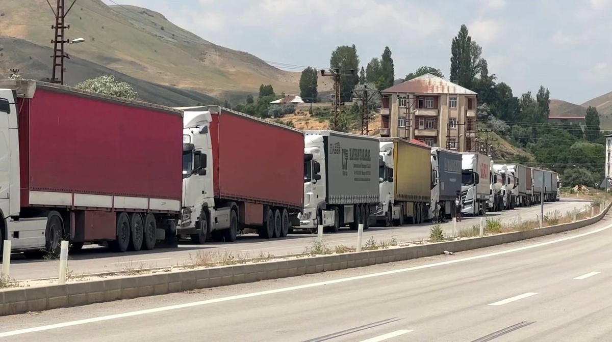 Esendere Gümrük Kapısı\'nda Tır Kuyruğu