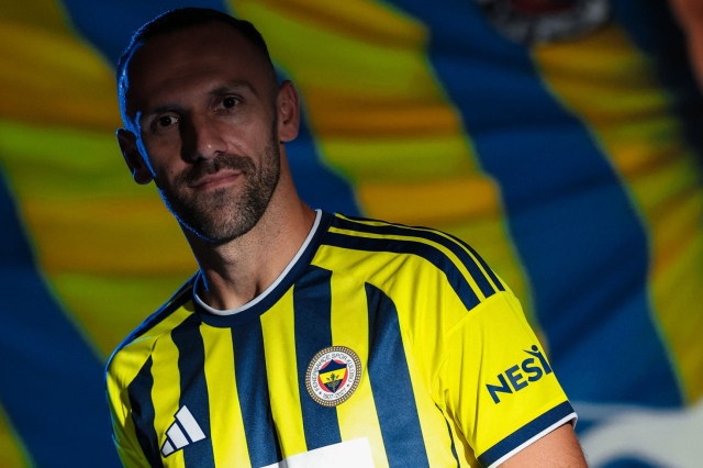  <a class='keyword-sd' href='/vedat-muriqi/' title='Vedat Muriqi'>Vedat Muriqi</a>, Fenerbahçe'ye transfer olurken yaşadığı olayı ilk kez anlattı