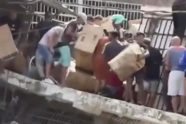 Venezuela’da depremler sonrası sokaklarda yağma başladı