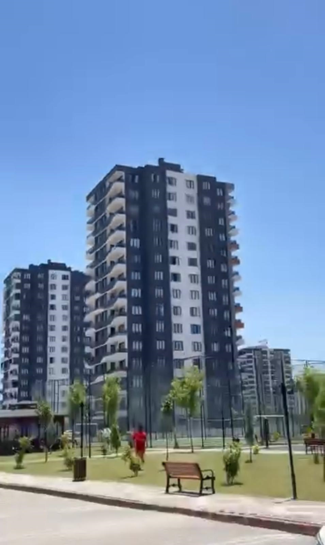 12'nci katta yürekleri ağza getiren anlar! <a class='keyword-sd' href='/cocuk/' title='Çocuk'>Çocuk</a> pencereye çıktı