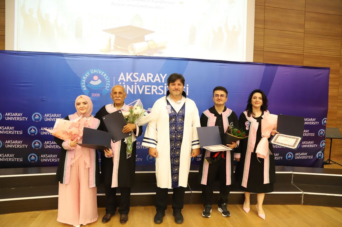 71 Yaşında Üniversite Mezunu