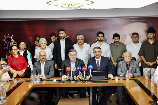 AK Parti'de toplu rozet töreni! İzmir'de 370 kişi aynı anda partiye katıldı