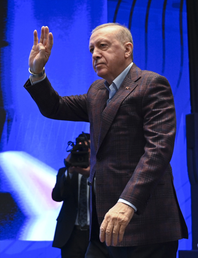 AK Parti kampı başladı! Cumhurbaşkanı Erdoğan: Bazı fosiller başörtüsüne kin kusuyor