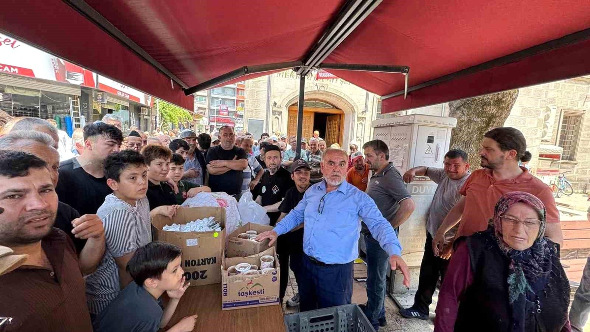 Alaplı\'da yüzlerce vatandaşa aşure ikramı
