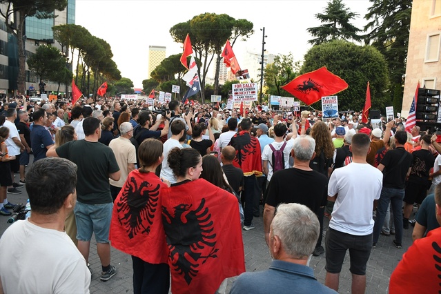 Arnavutluk’ta Trump bağlantılı projeye 28 gündür protesto