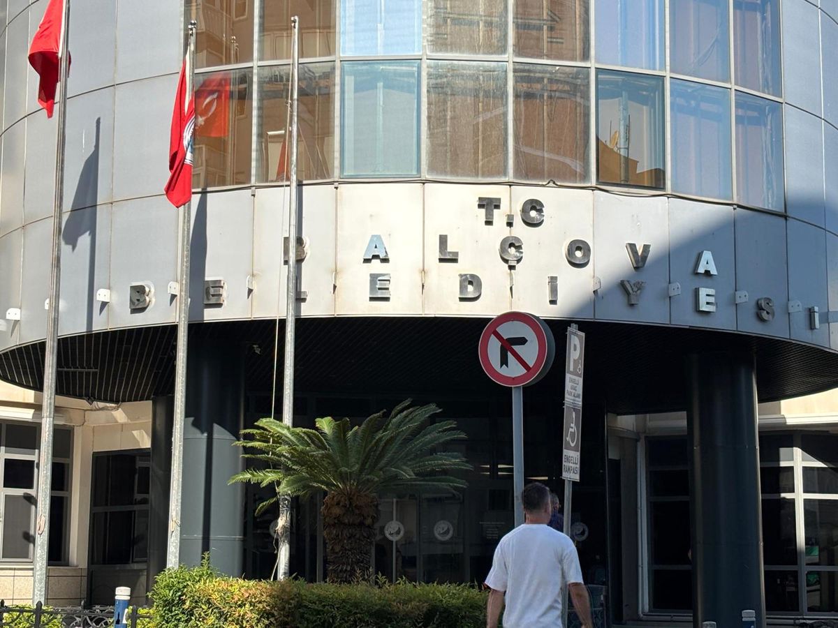 İzmir\'de Rüşvet Soruşturması: 25 Gözaltı