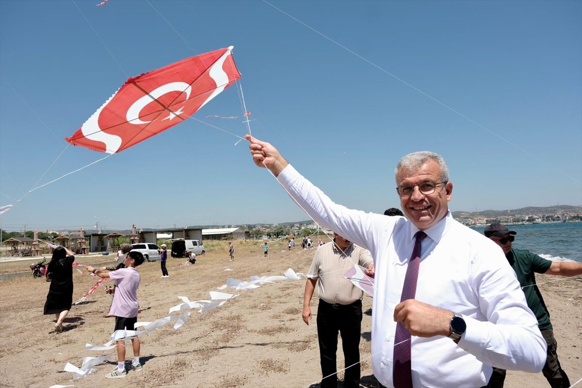 Biga\'da Uçurtma Şenliği Heyecanı