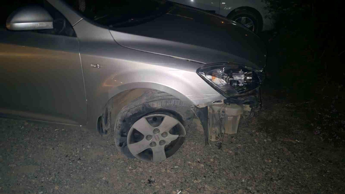 Alkollü Sürücü Kavşaktaki Levhaya Çarptı