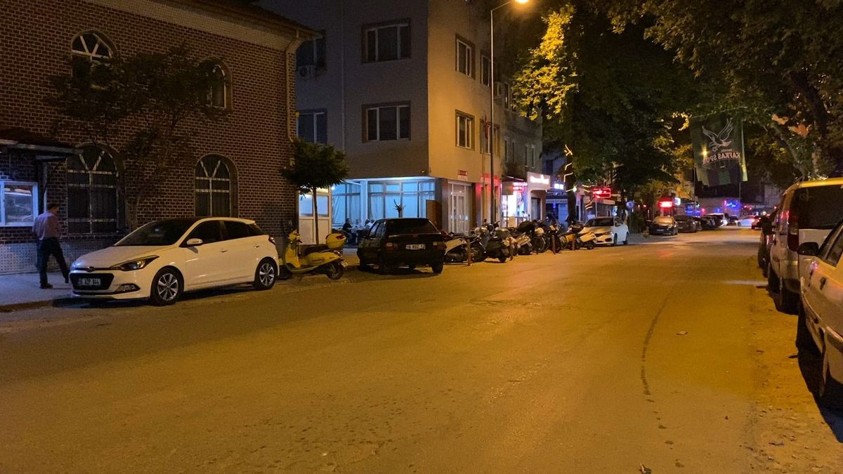 İnegöl\'de Kavga: Arkadaşını Bıçakladı