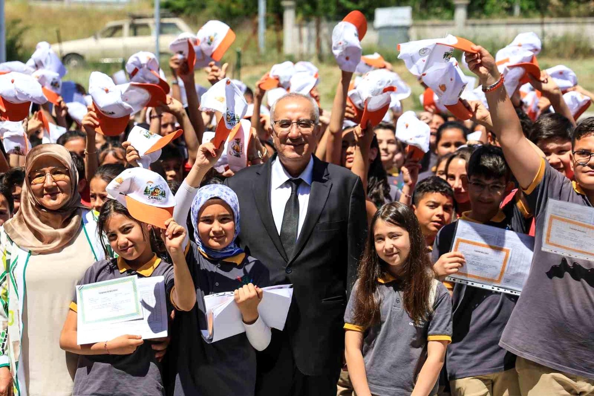 Çamelili öğrenciler karne sevincini Şırnak\'taki yaşıtlarıyla birlikte yaşadı
