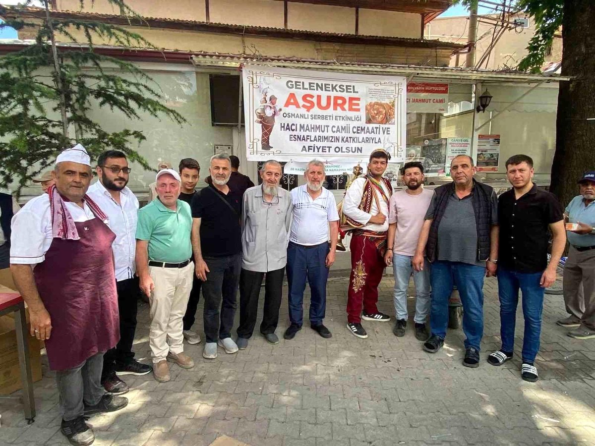 Bolvadin\'de Aşure İkramı
