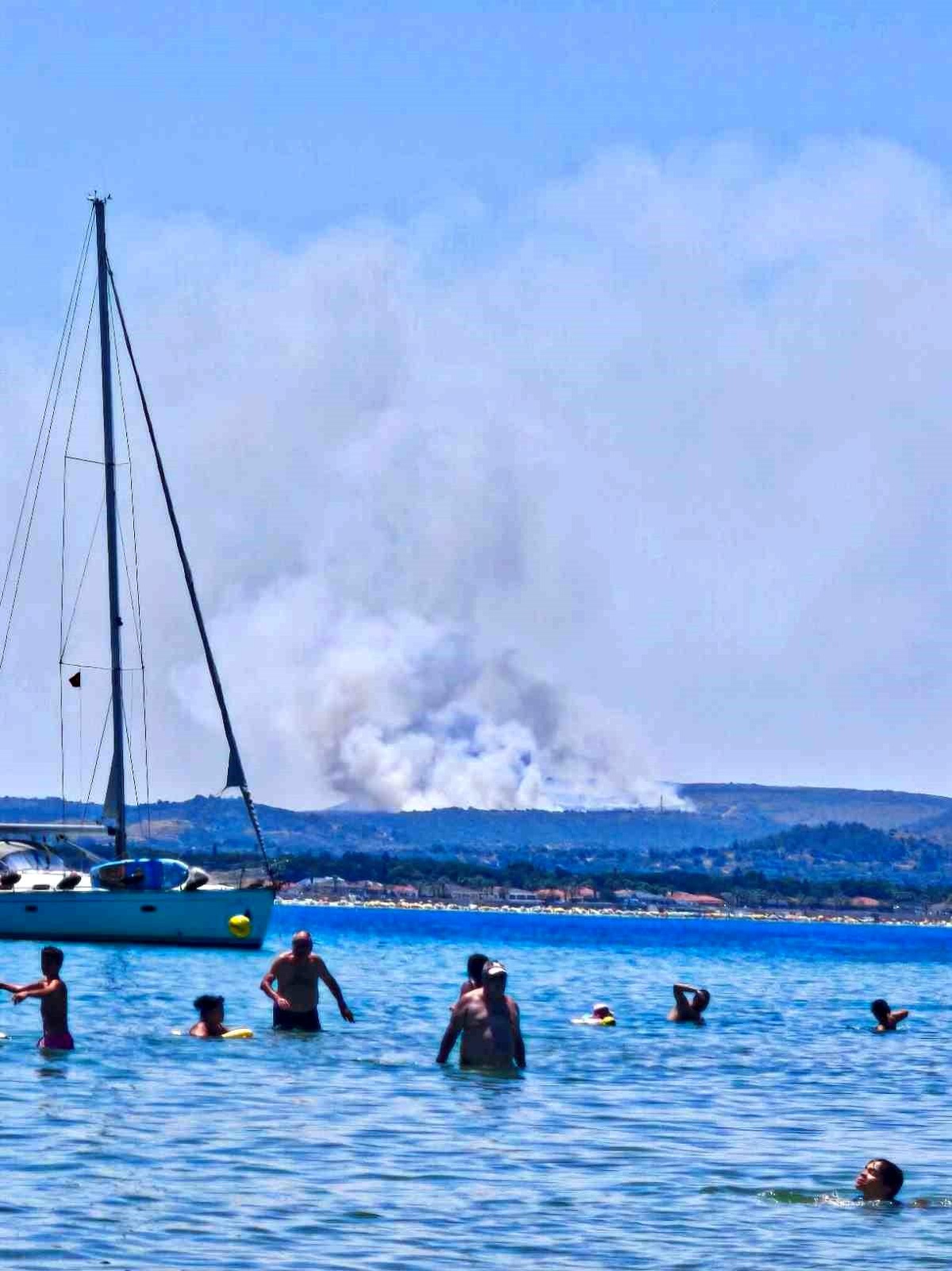 Çeşme\'deki Yangına Hızlı Müdahale