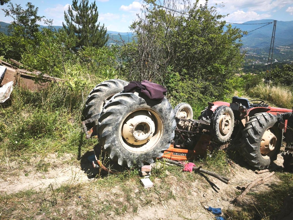 Devrilen Traktör Altında Kalan Başkan Hayatını Kaybetti