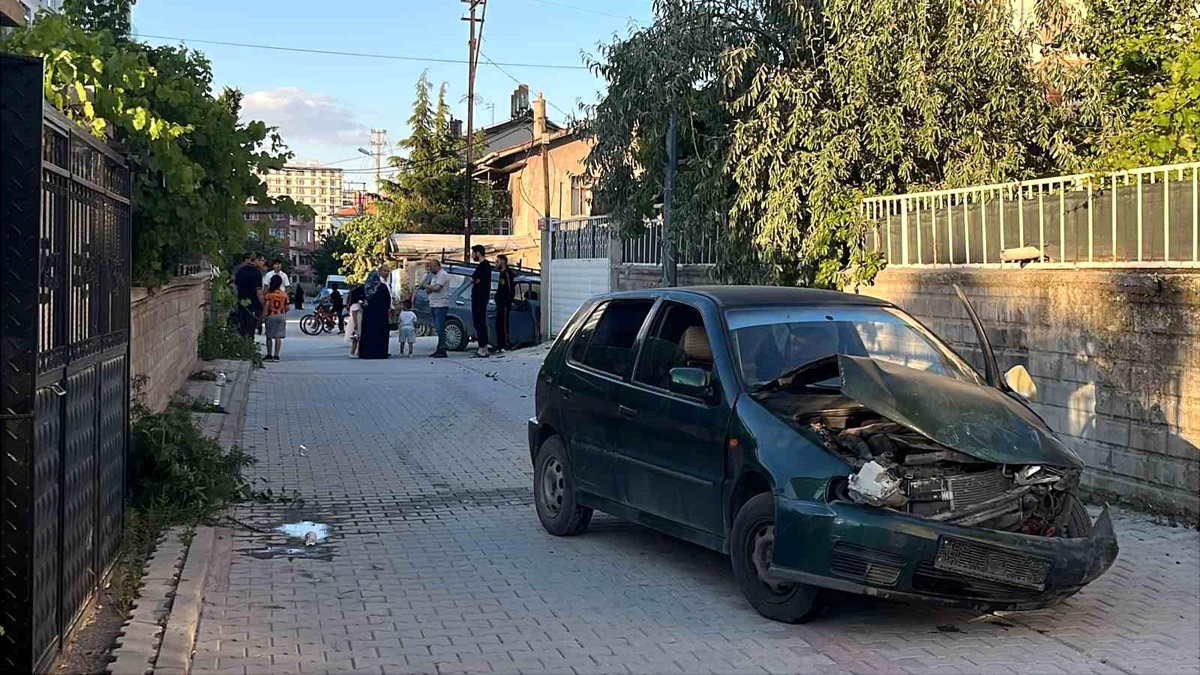 Konya\'da Kaza: 5 Yaralı, Kaçan Sürücü Geri Döndü