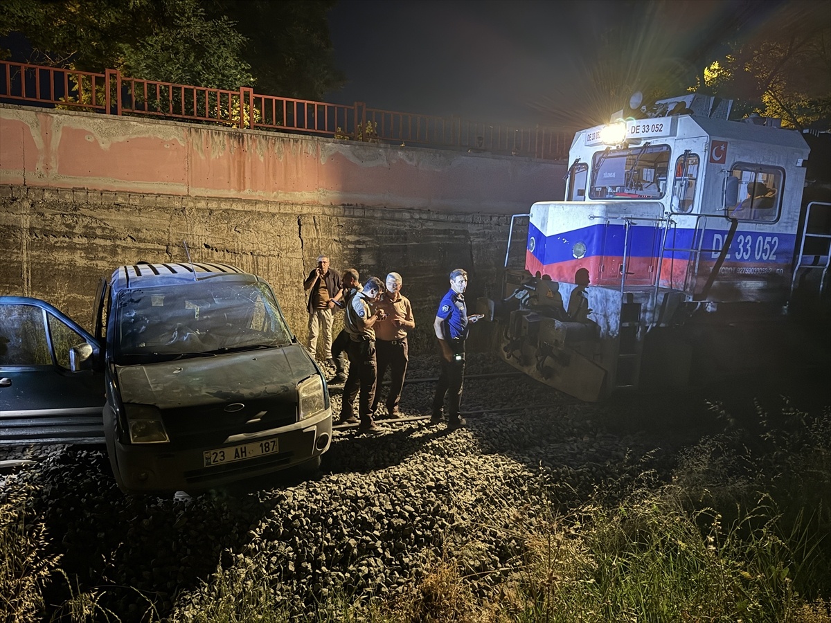Elazığ\'da Tren Kazası: 2 Yaralı