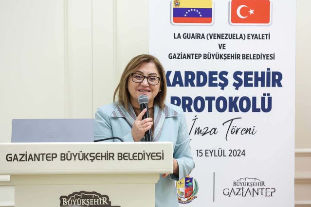 Fatma Şahin’den Venezuela’ya Destek