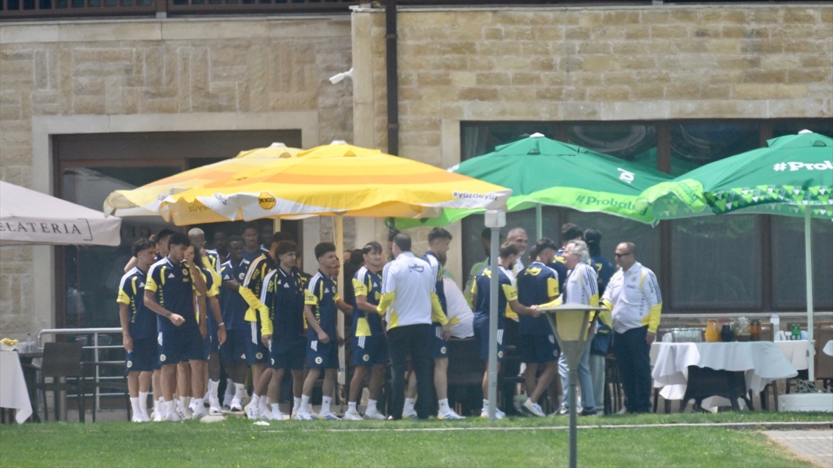 Fenerbahçe Yönetimi Kampı Ziyaret Etti