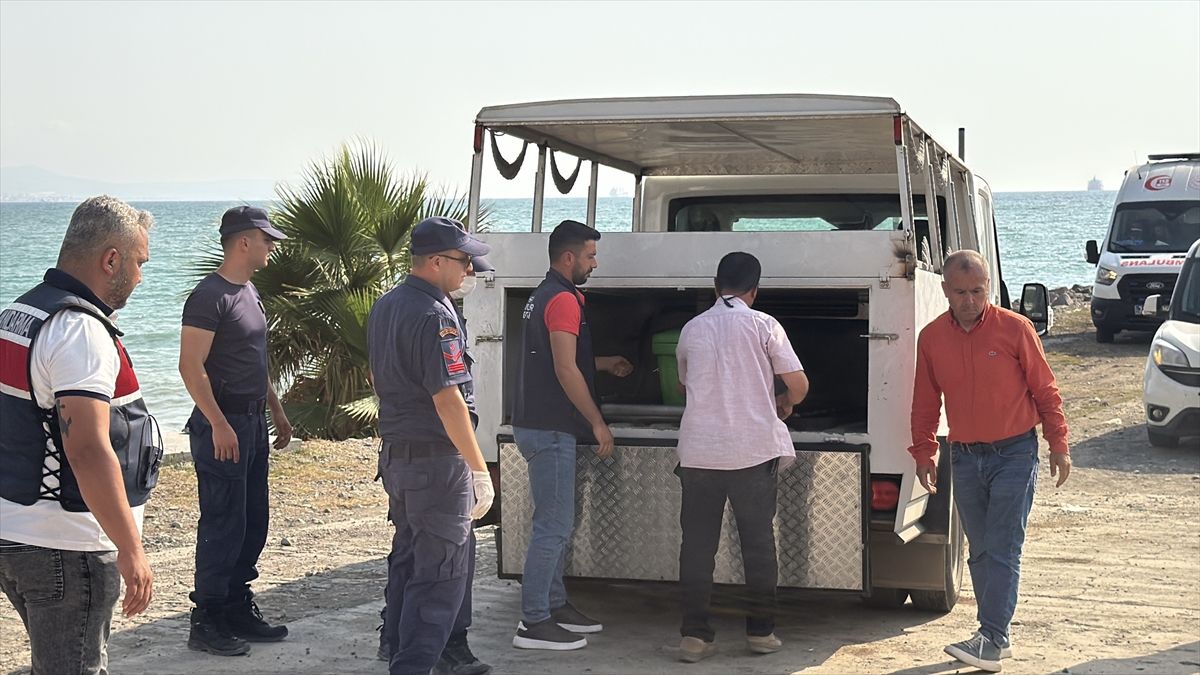 İskenderun\'da Denizde Erkek Cesedi Bulundu