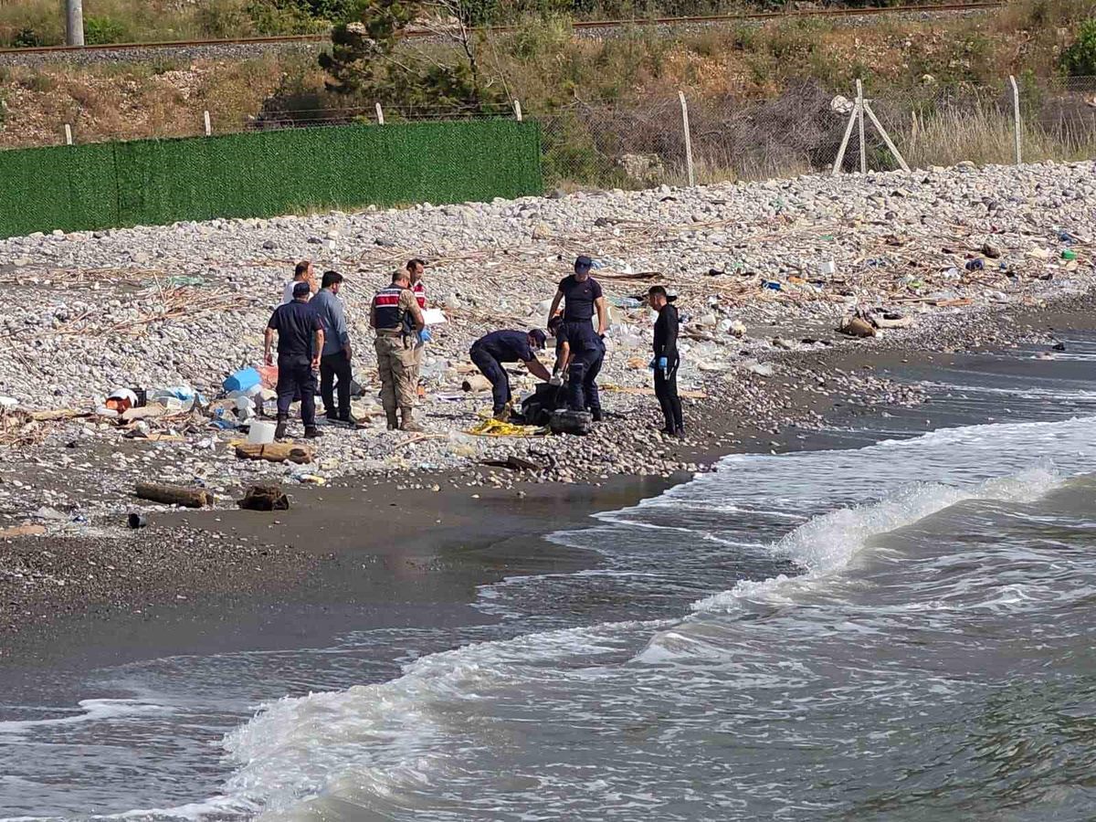 İskenderun\'da Kimliği Belirsiz Erkek Cesedi Bulundu
