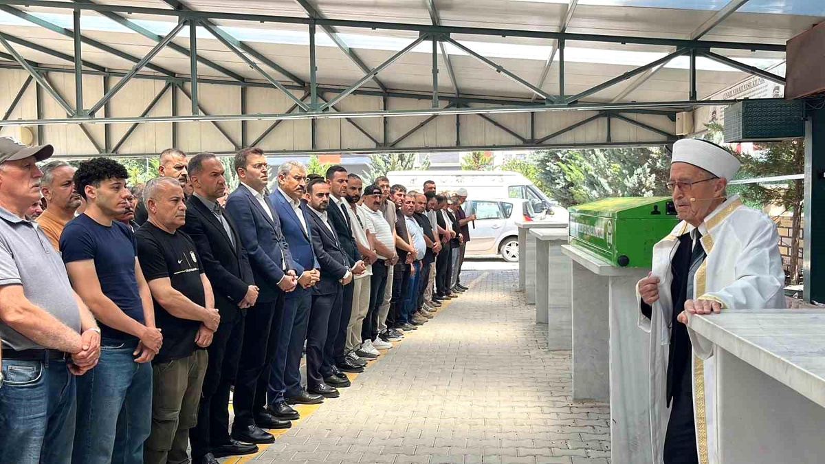 Havai fişek fabrikasındaki patlamada hayatını kaybeden işçi son yolculuğuna uğurlandı