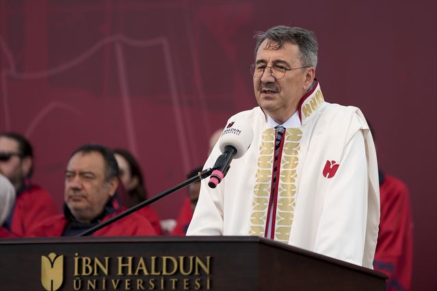 İbn Haldun Üniversitesi 8. Mezuniyet Töreni: ‘Sizler Türkiye Yüzyılı’nı İnşa Edeceksiniz’