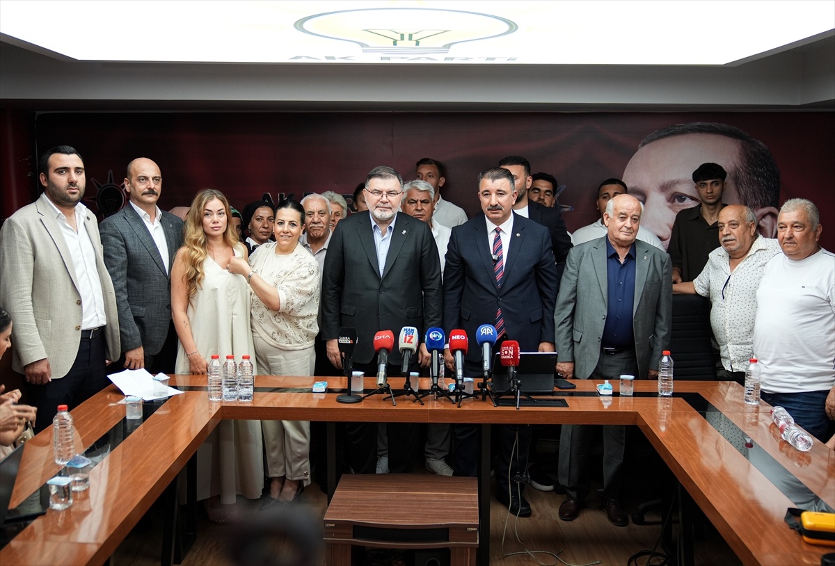 AK Parti\'ye 370 Yeni Üye Katıldı