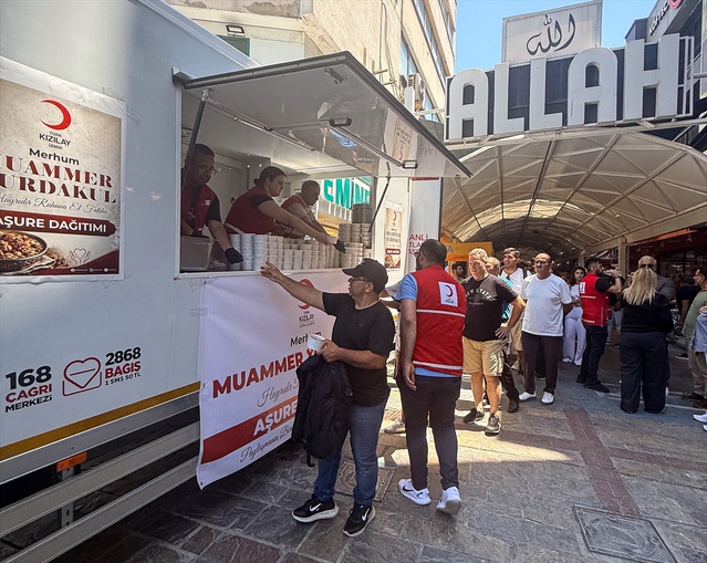 Türk Kızılay’dan Aşure İkramı