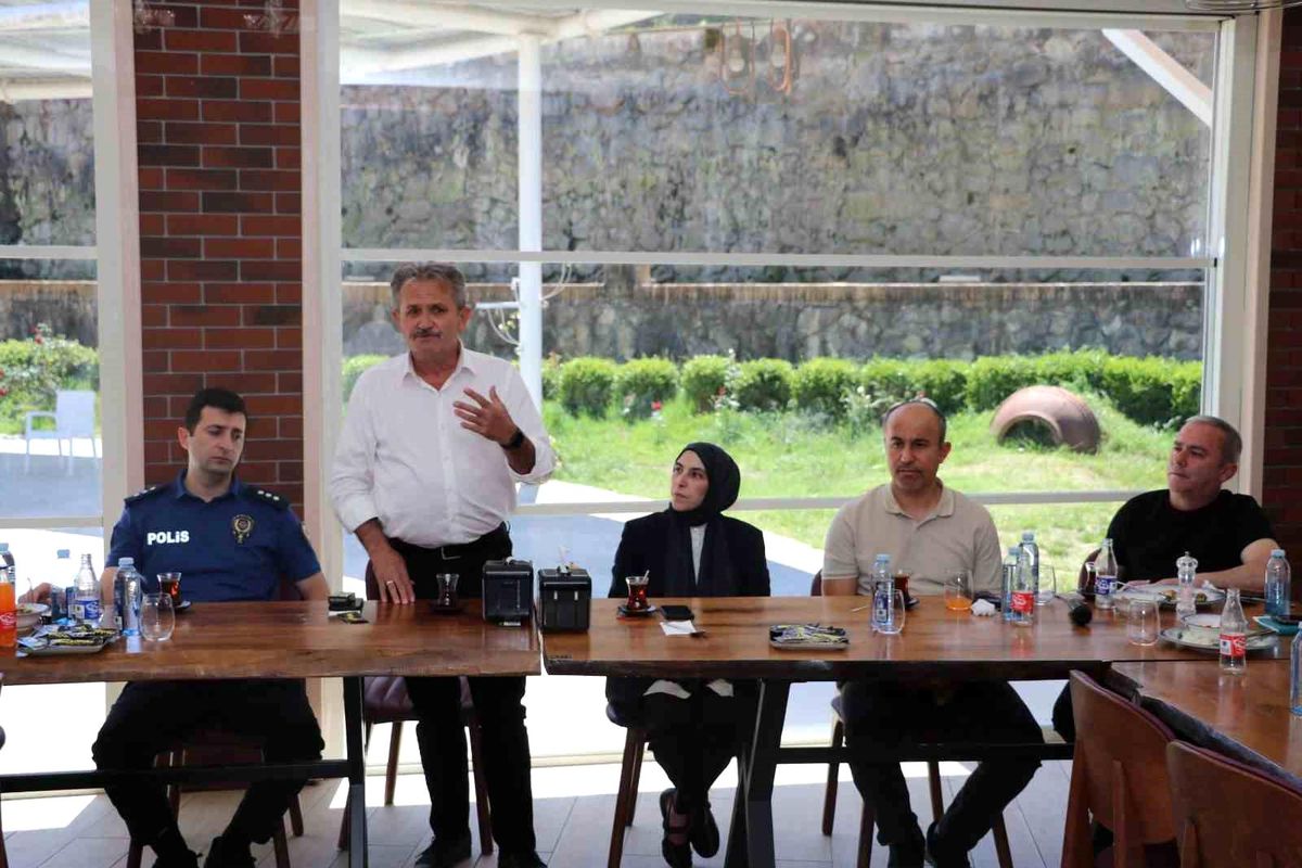 Kaymakamı Şendur\'a veda etti