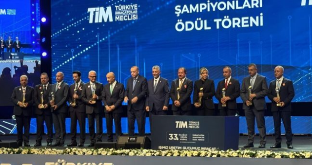 Kuyumculuk Sektörü İhracat Şampiyonu Ahlatcı, Ödülünü Cumhurbaşkanı Erdoğan’ın elinden aldı