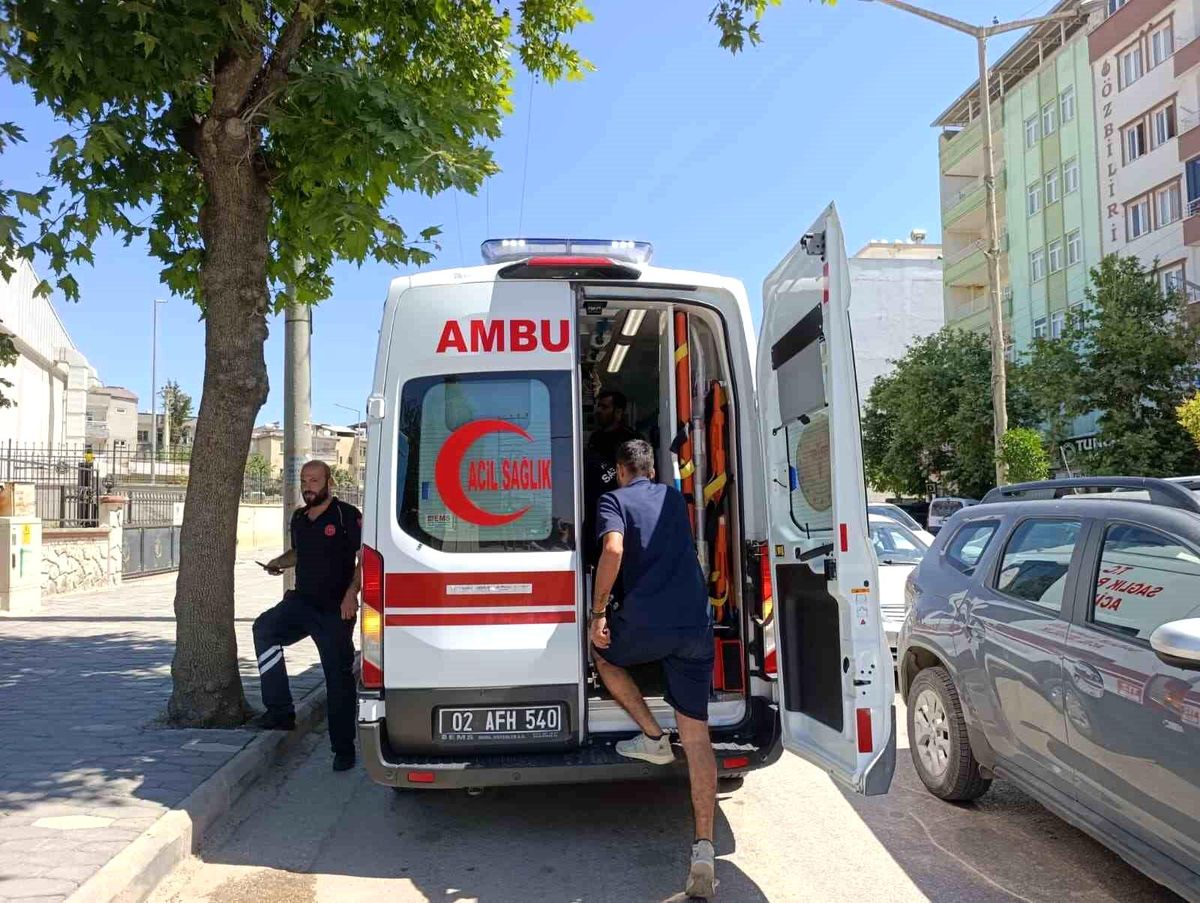 Adıyaman\'da Motosiklet Kazası: Sürücü Yaralandı