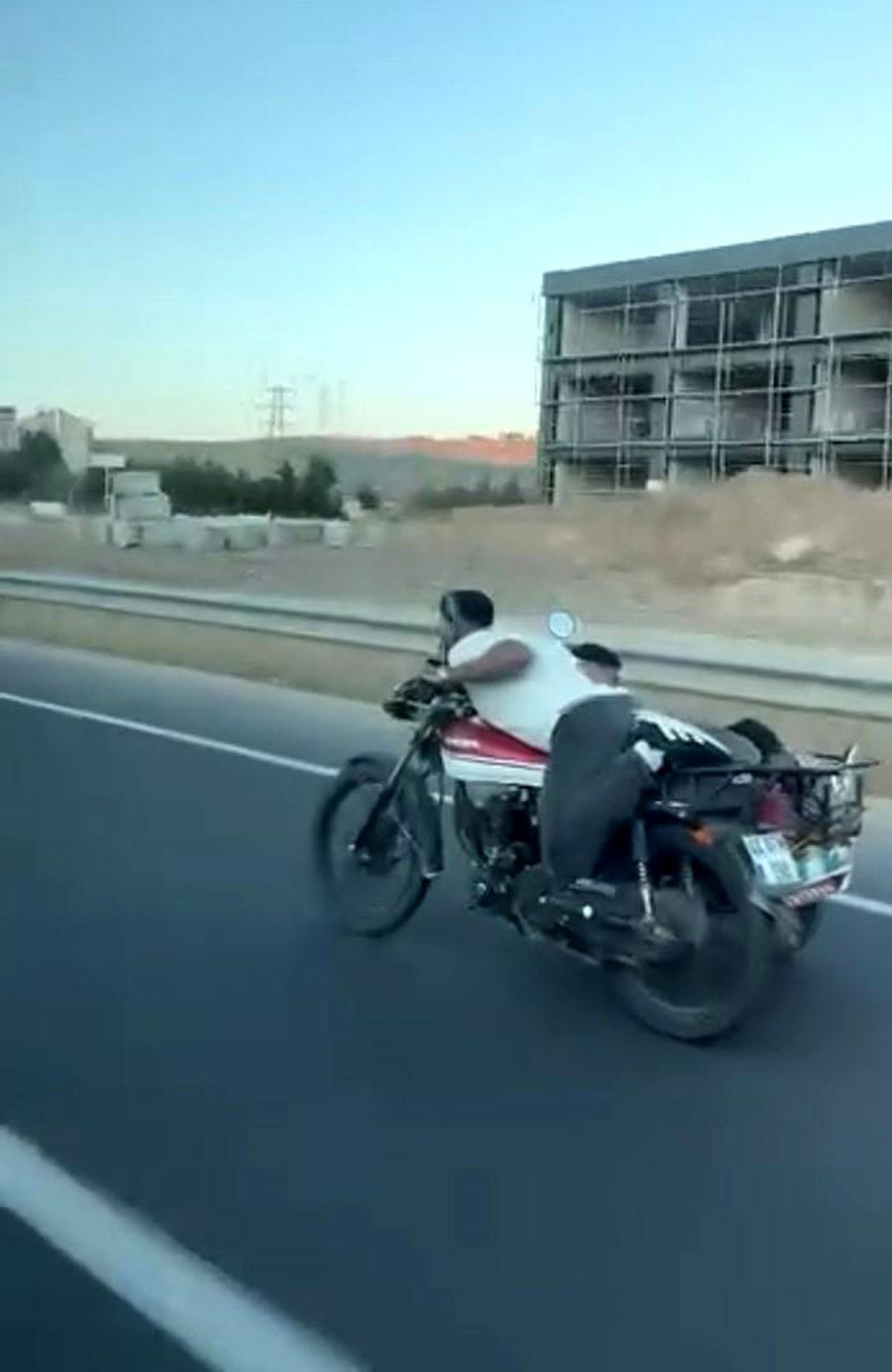Elazığ\'da Tehlikeli Motosiklet Yolculuğu