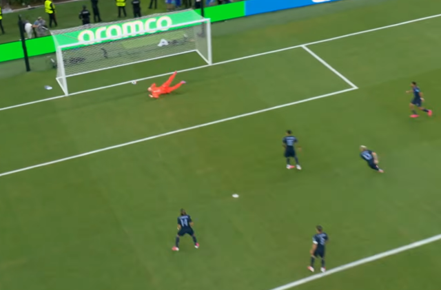 Muslera'dan yıkım gibi hata! Ülkesi Dünya Kupası'ndan elendi, herkes aynı yorumu yaptı