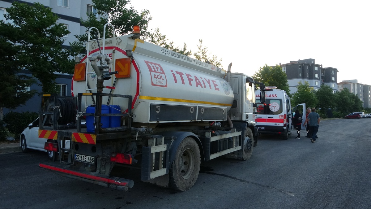 Edirne\'de Yangın, İki Yaşlı Çift Kurtarıldı