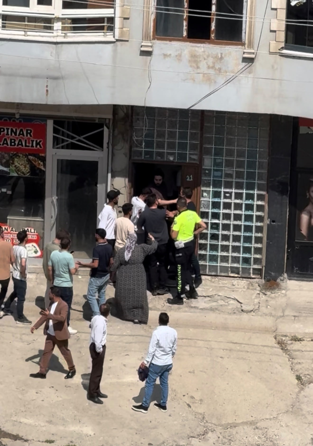 Şemdinli'de 2 kişinin yaralandığı silahlı-sopalı kavga kamerada