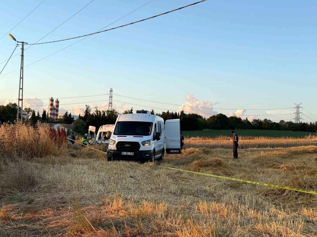 Silivri\'de Minibüs Kazası: 2 Ölü