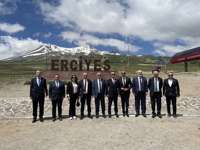 Ümit Özdağ Kayseri’de Ziyaretler Gerçekleştirdi