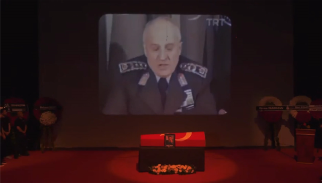 Kadir İnanır'ı anma töreninde 